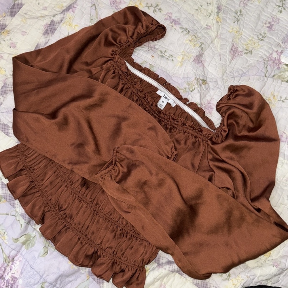 Bar lll brown  very good condition  It’s small for me now I gain weight 🥲